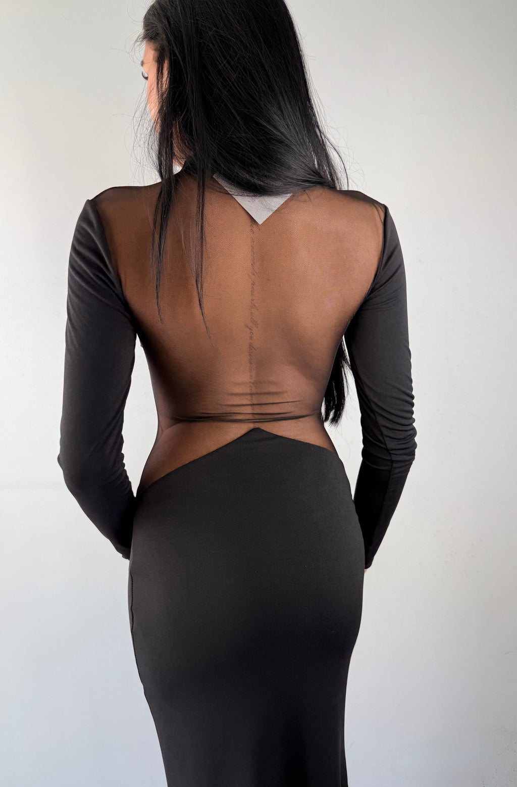 Vestito Lungo "Night Mystery" – Effetto Cut-Out e Trasparenze