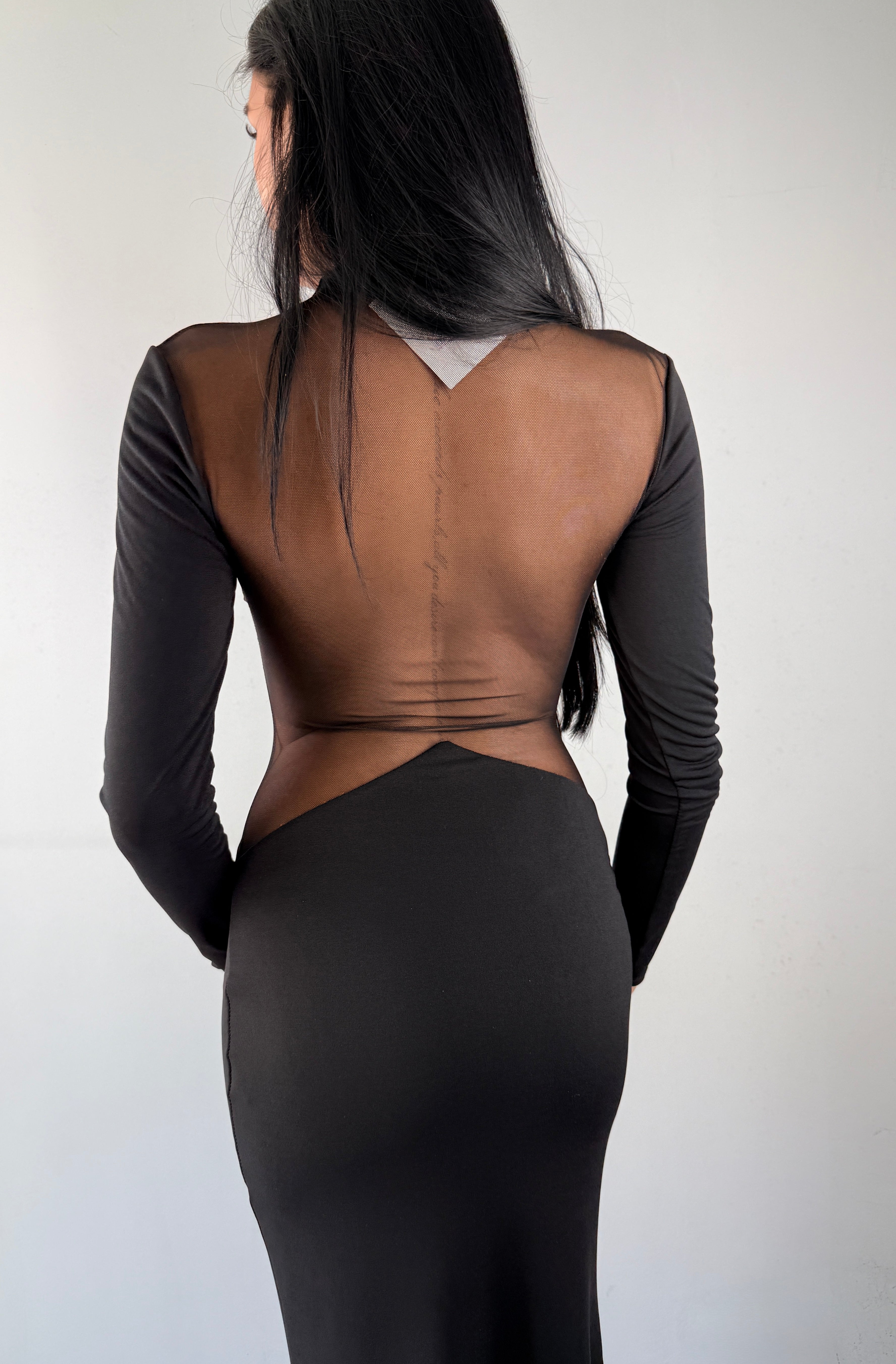 Vestito Lungo "Night Mystery" – Effetto Cut-Out e Trasparenze