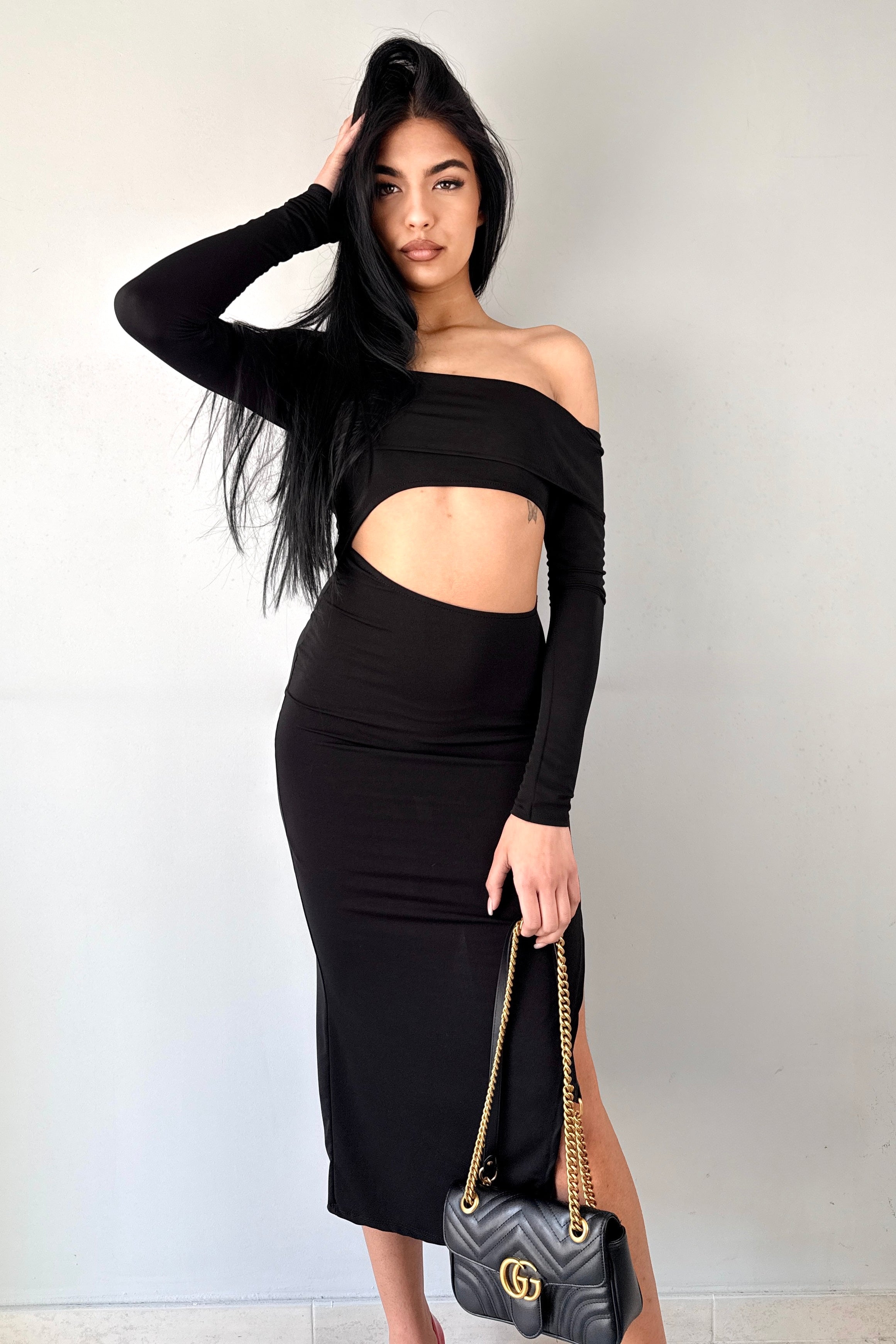 Abito Midi "Noir Cut-Out" – Eleganza Audace
