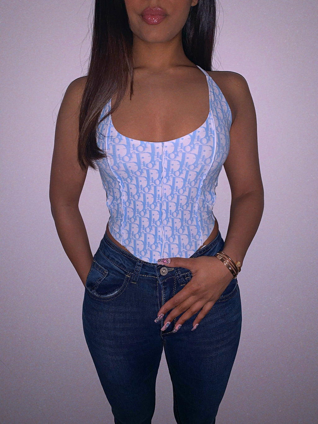 Top Monogram "Sky Blue" – Effetto Corsetto con Schiena Scoperta
