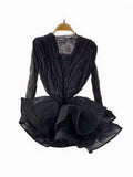 Abito Mini "Noir Enchanté" in Pizzo con Volumi Scultorei
