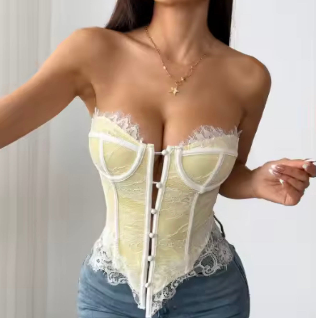 Corsetto Bralette in Pizzo Floreale – Eleganza Senza Tempo