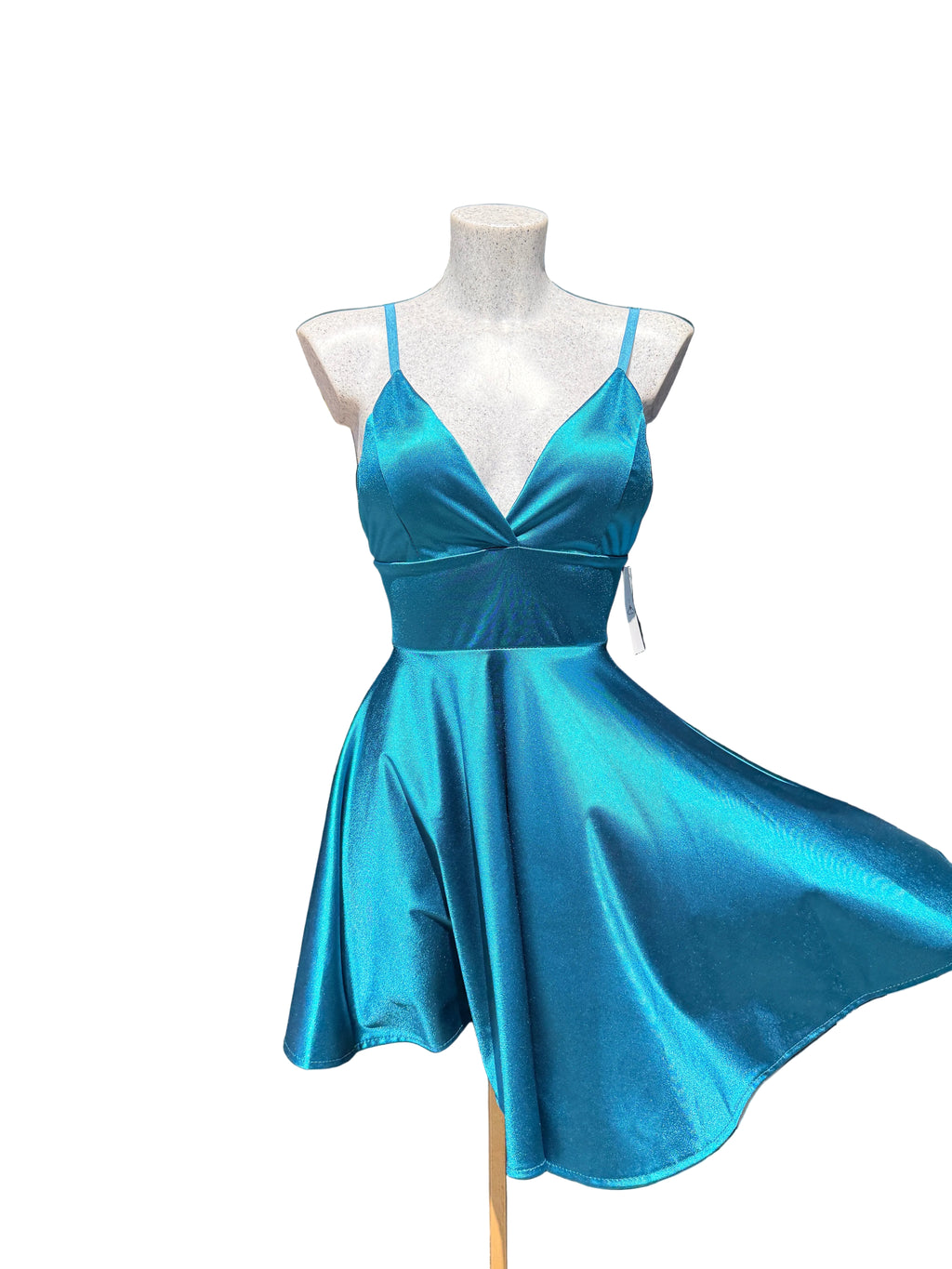 Abito Satin Chic – Eleganza e Versatilità