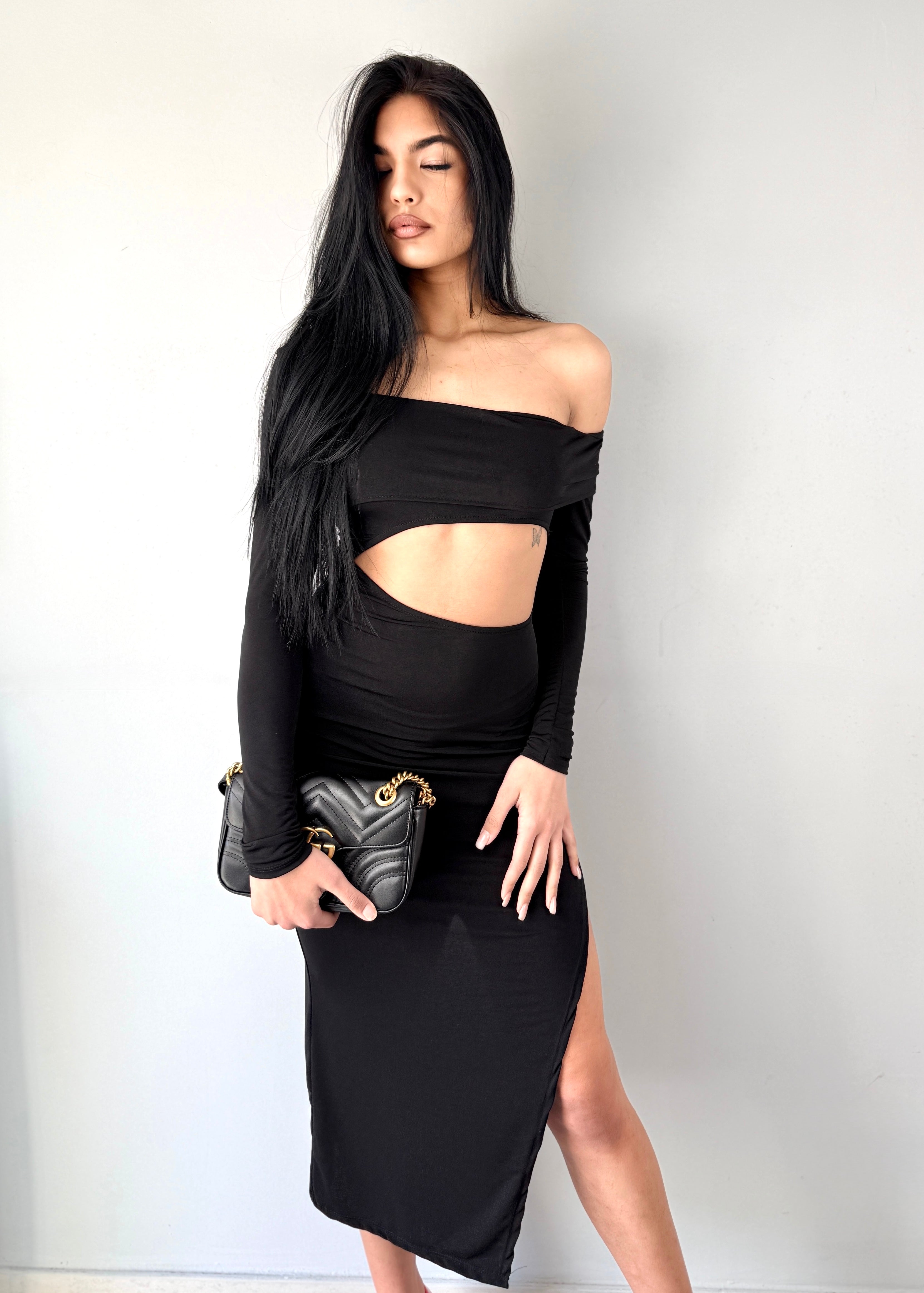 Abito Midi "Noir Cut-Out" – Eleganza Audace