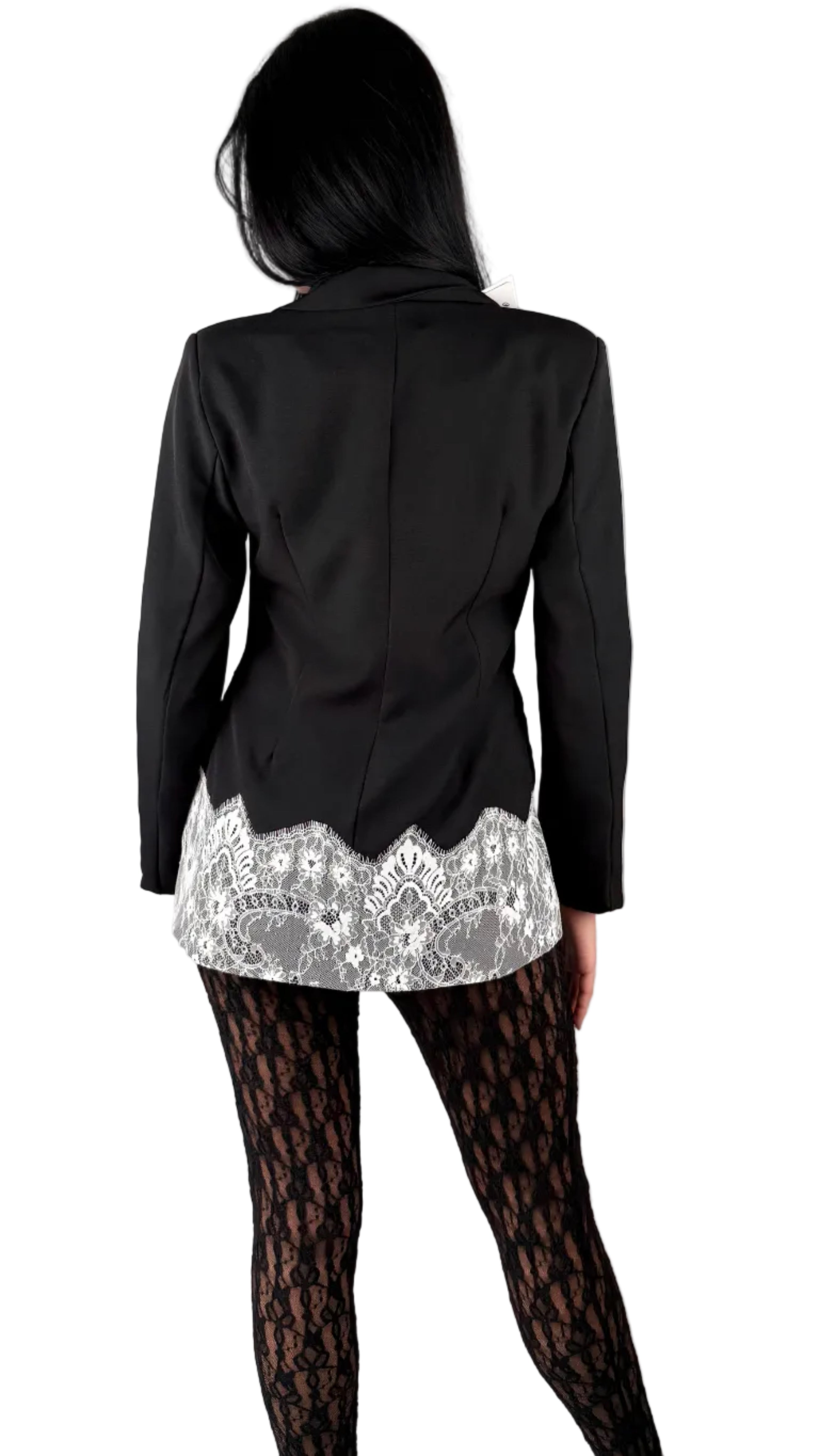 Blazer Nero con Orlo in Pizzo a Contrasto – Eleganza Audace