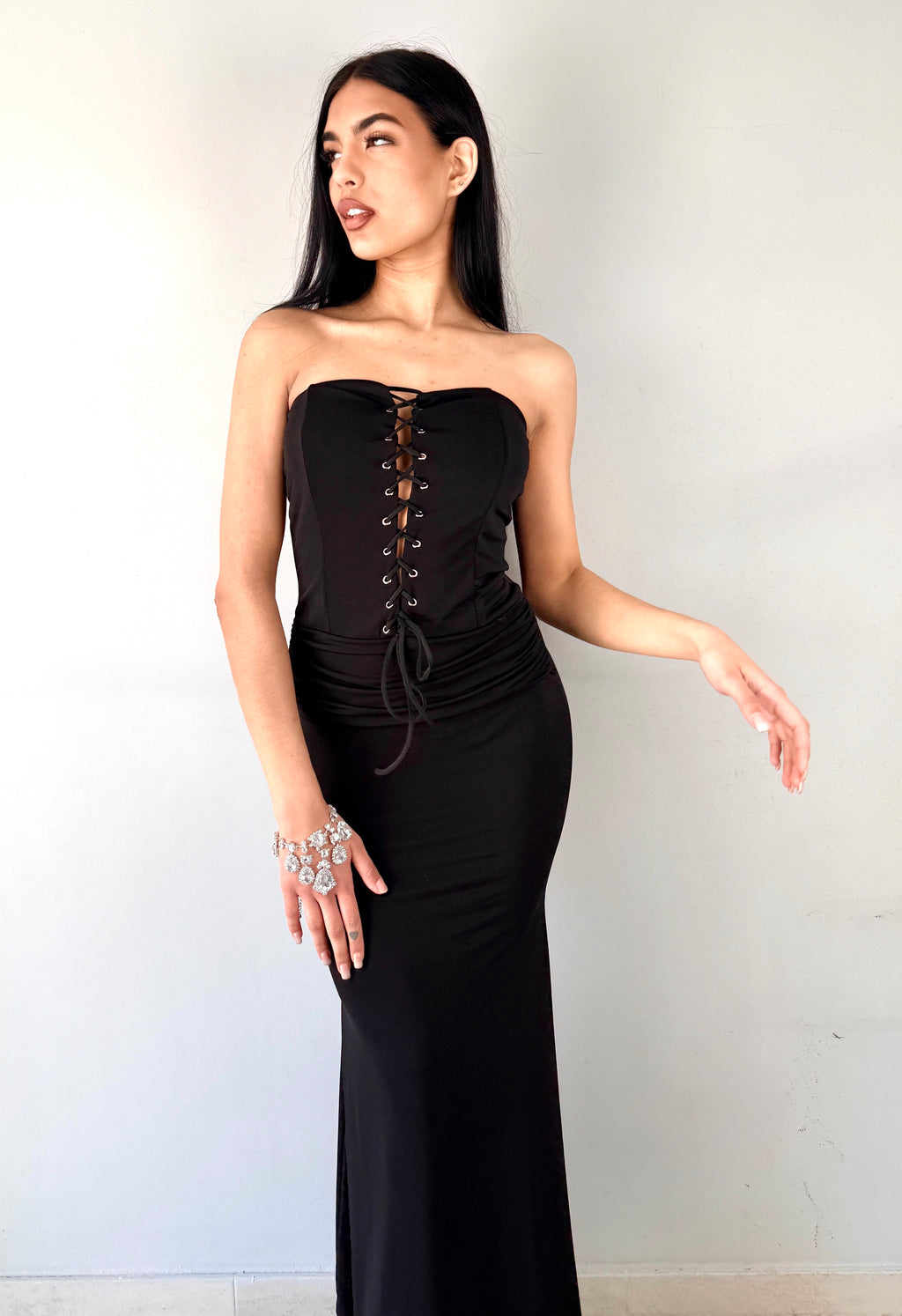 Abito Lungo "Gala Noir" – Scollo a Corsetto e Silhouette a Sirena