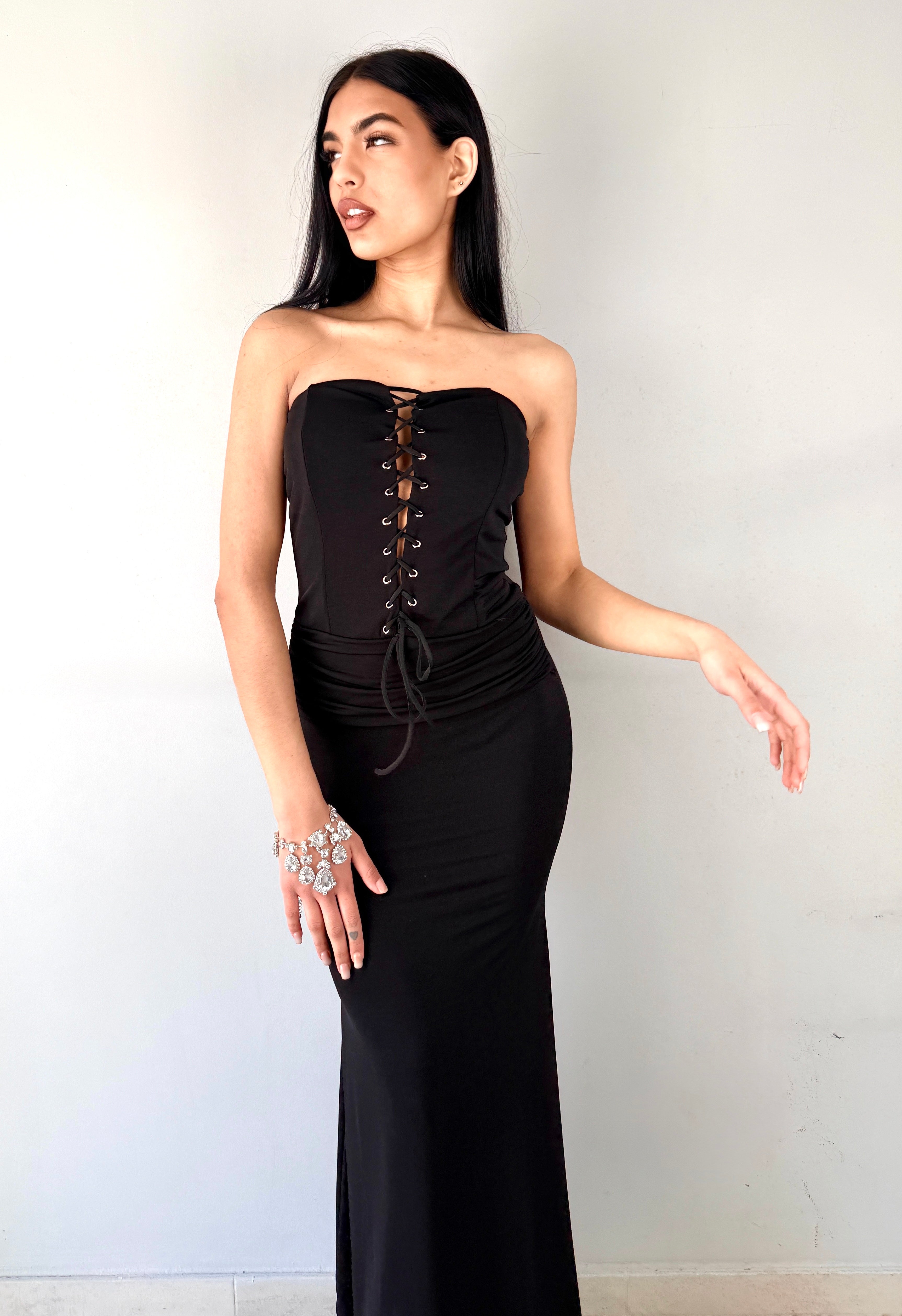 Abito Lungo "Gala Noir" – Scollo a Corsetto e Silhouette a Sirena