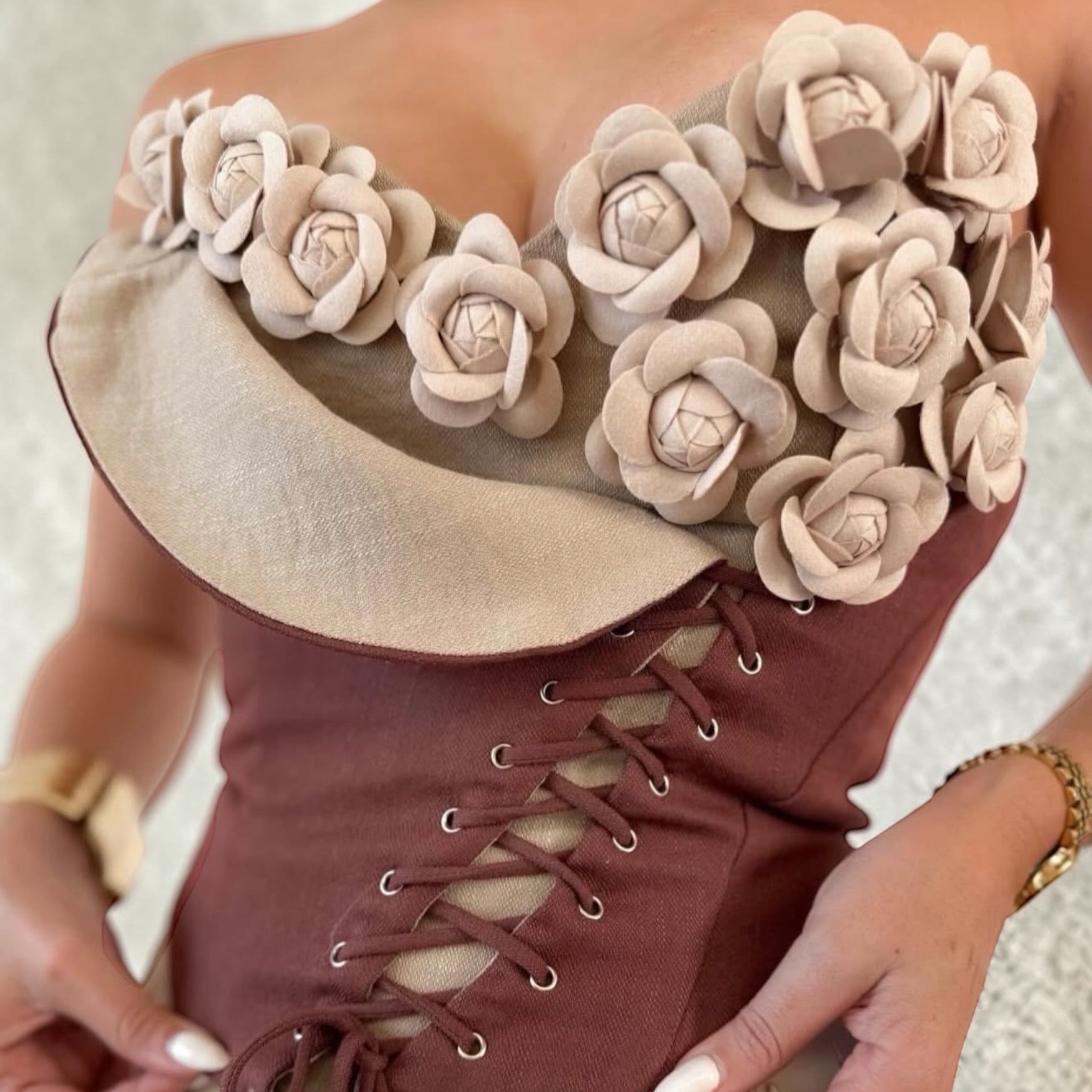 Corsetto "Secret Garden" con Rose 3D e Stringatura Frontale