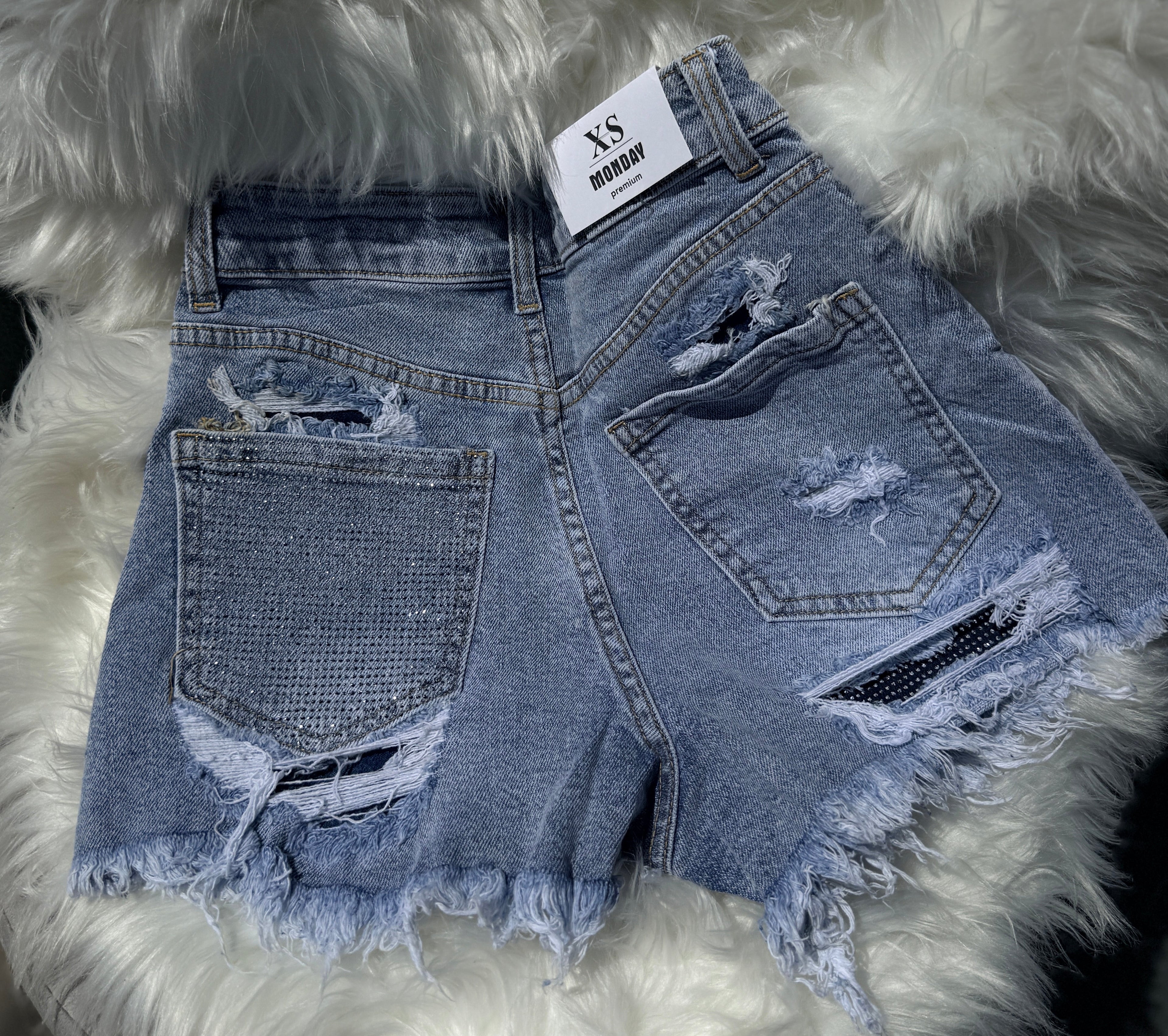 Shorts in Denim Luxury Edition – Dettagli in Strass