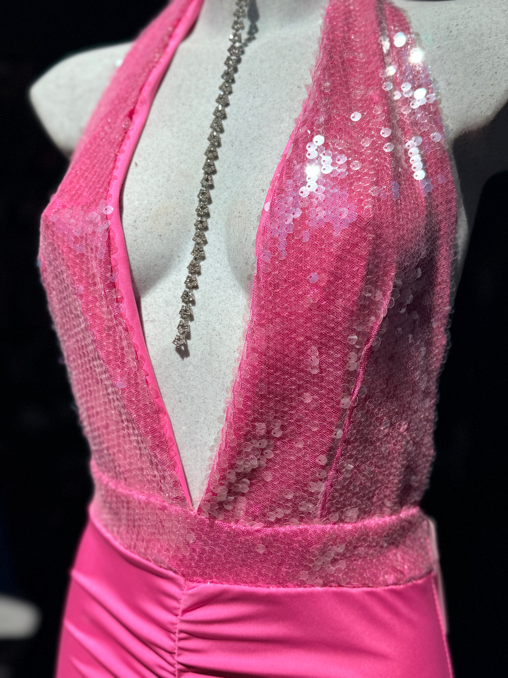 Abito Glamour a Sirena – Stile ed Eleganza