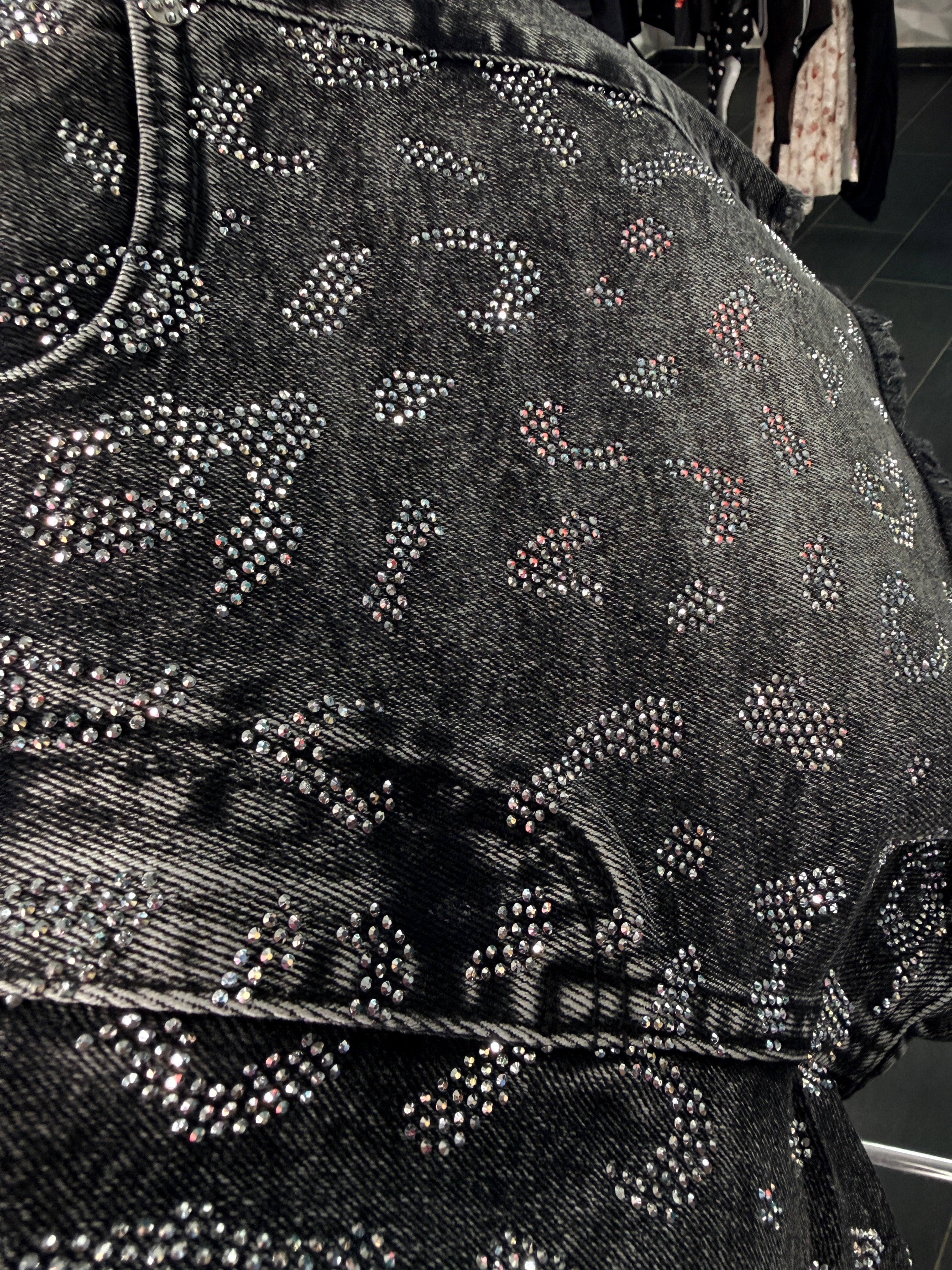 Shorts Denim "Animalier Shine" – Nero Lavato con Strass