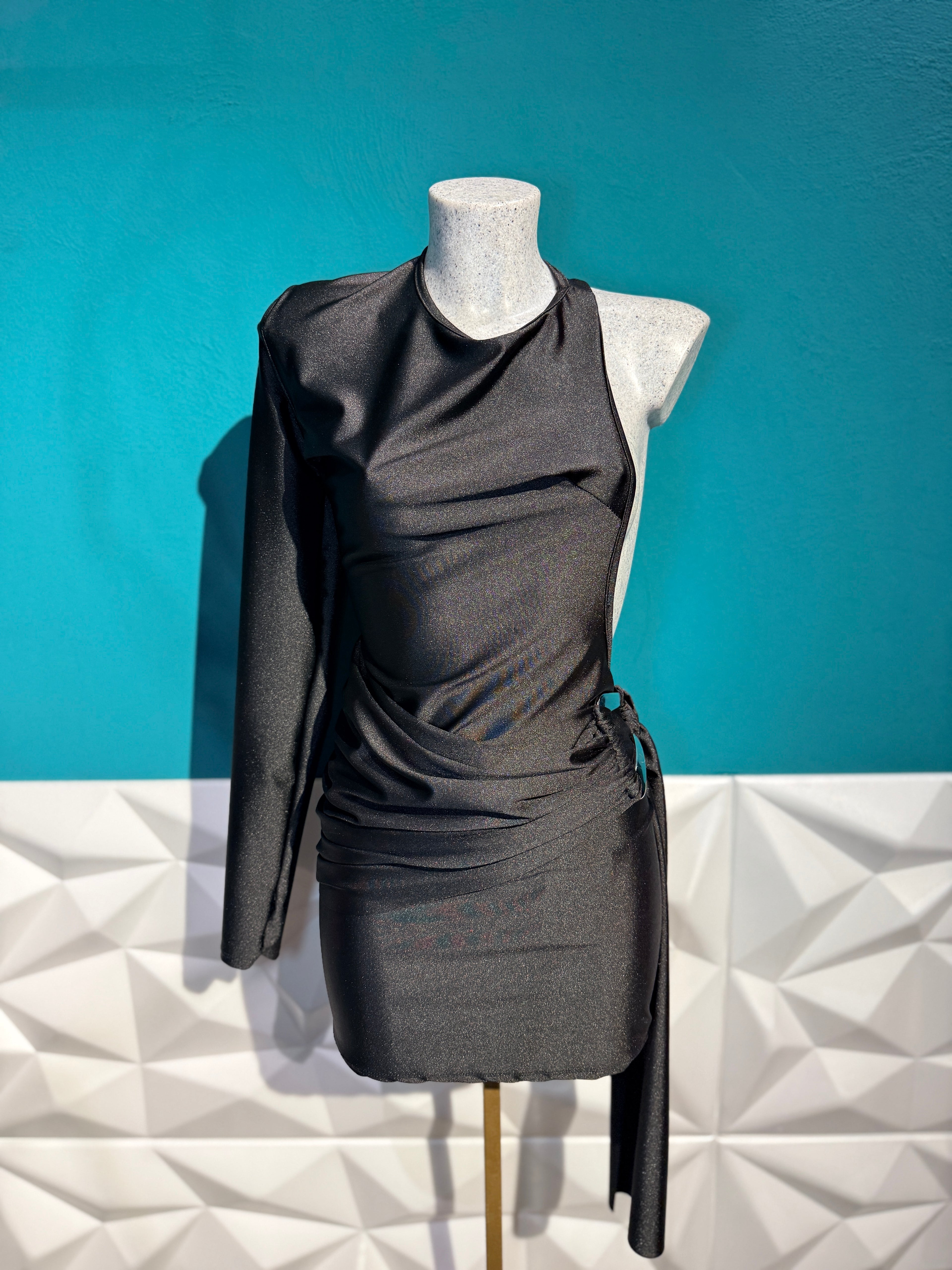 Mini Dress Noemi – Schiena Scoperta con Dettaglio Gioiello