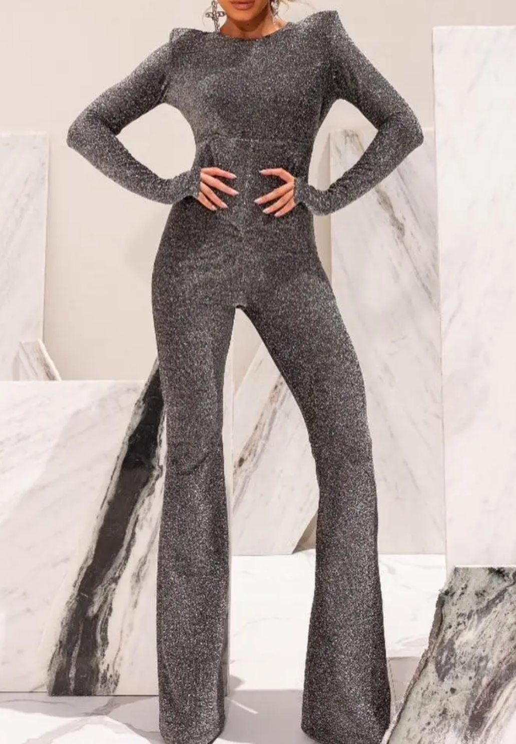 Jumpsuit Silver Glow: Eleganza Scintillante e Backless