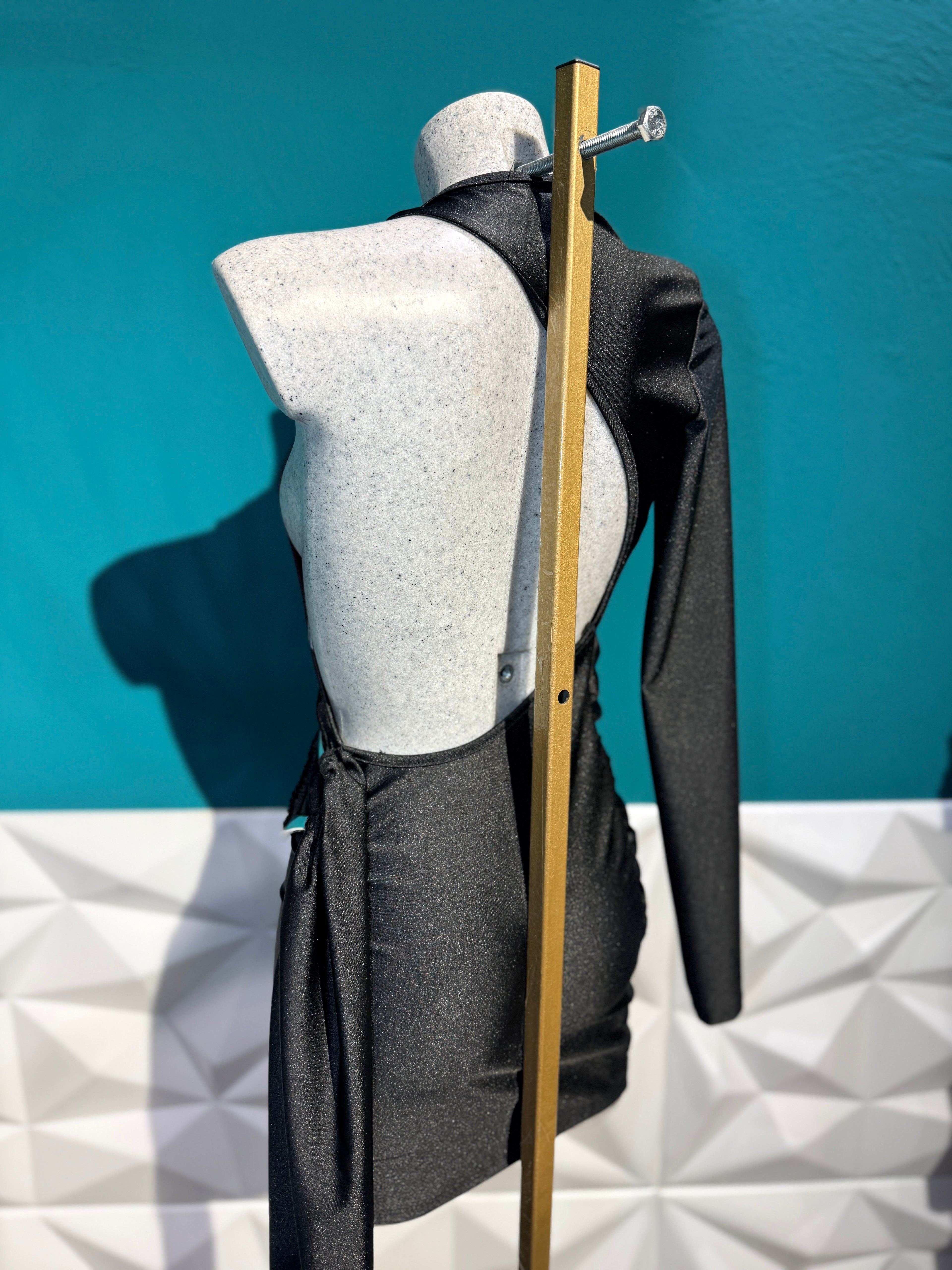 Mini Dress Noemi – Schiena Scoperta con Dettaglio Gioiello