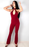 Tuta Halter Aderente con Pantalone a Zampa e Dettaglio Cut-Out