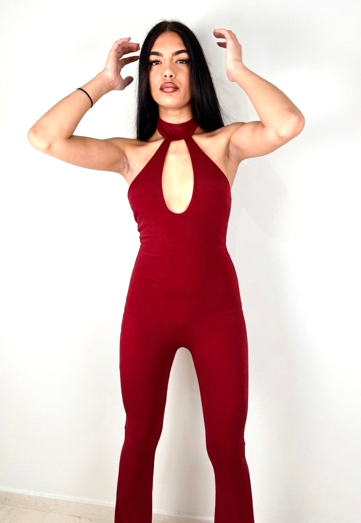 Tuta Halter Aderente con Pantalone a Zampa e Dettaglio Cut-Out