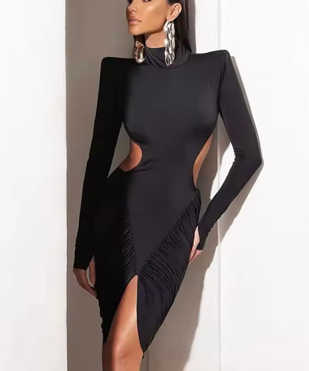 Abito Midaxi Noir Sculpt: Spalline Imbottite e Cut-Out