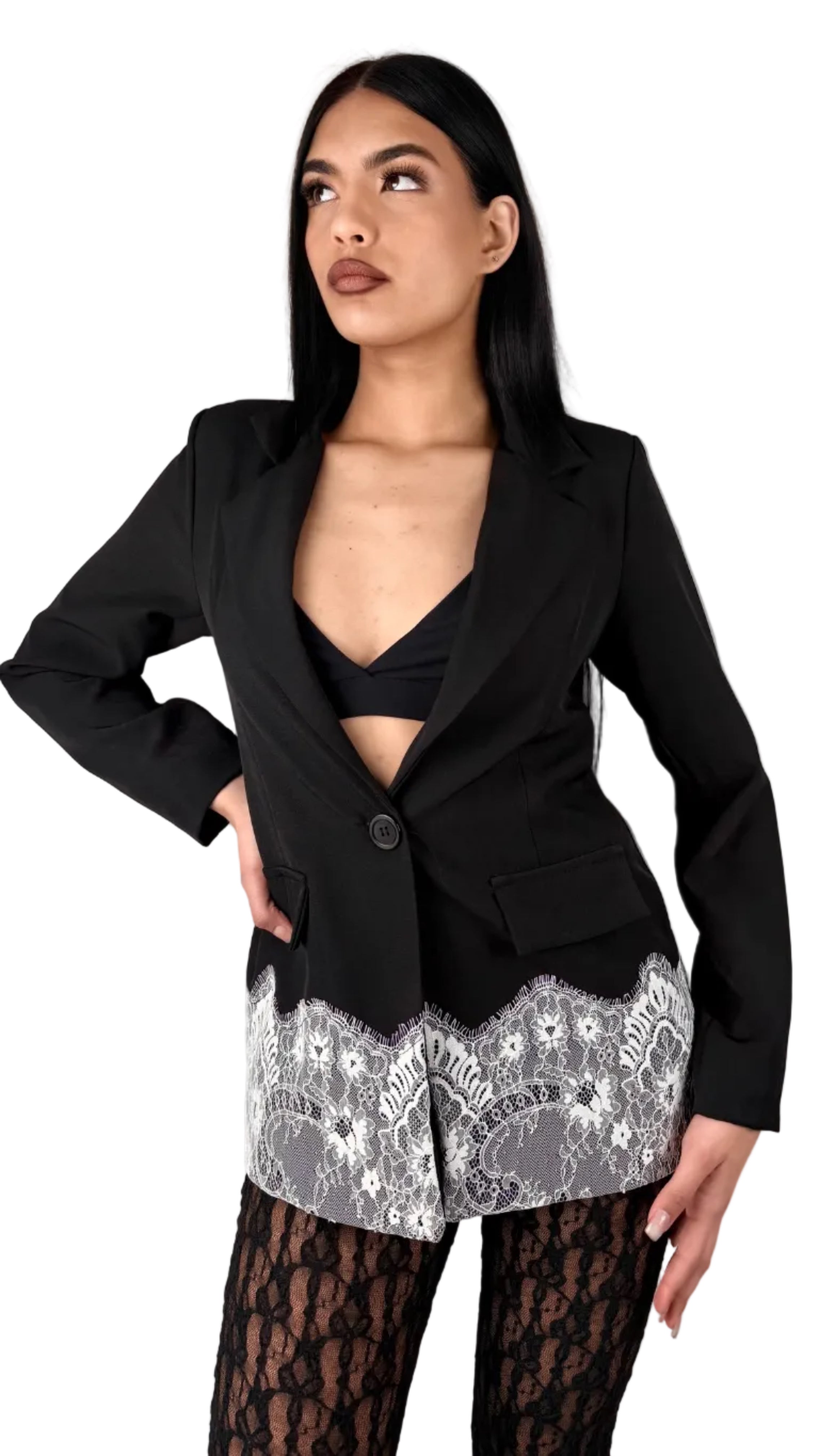 Blazer Nero con Orlo in Pizzo a Contrasto – Eleganza Audace