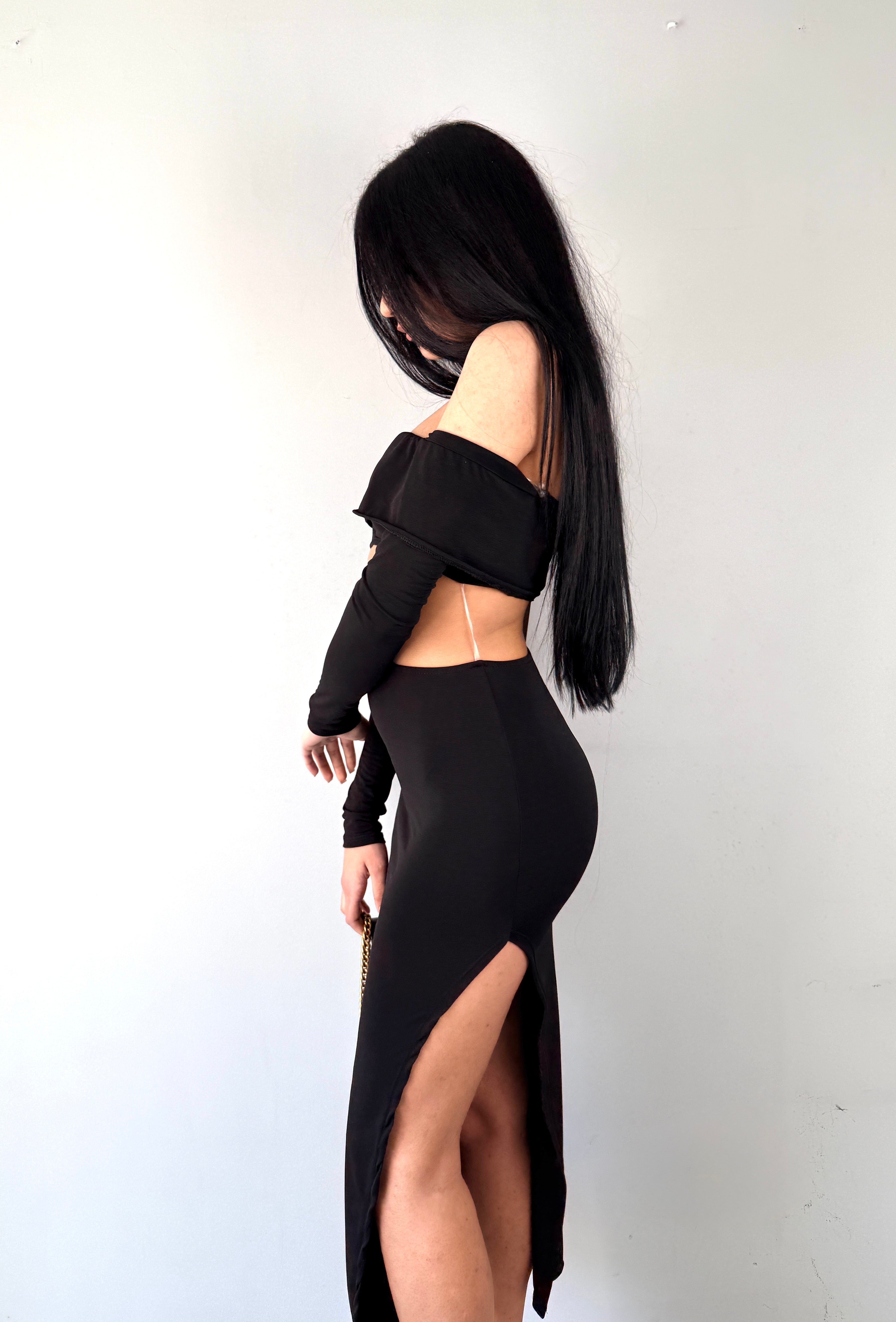 Abito Midi "Noir Cut-Out" – Eleganza Audace