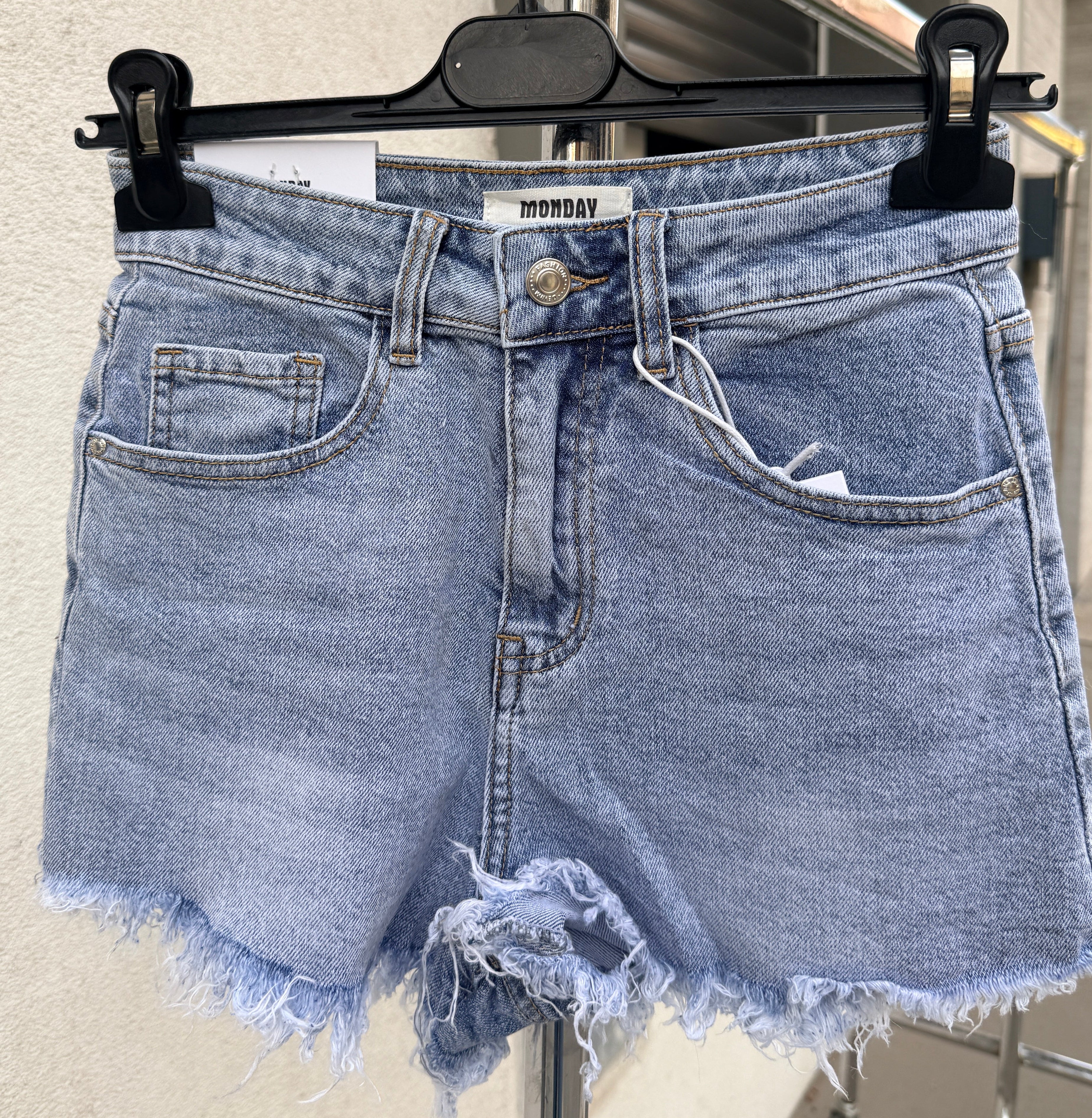 Shorts in Denim Luxury Edition – Dettagli in Strass