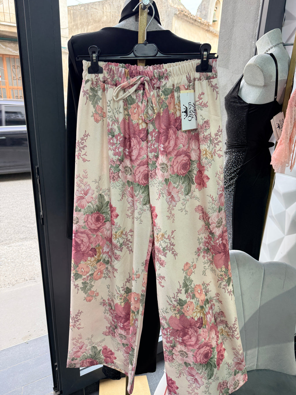 Titolo: Pantalone Palazzo a Fantasia Floreale – Comfort & Stile