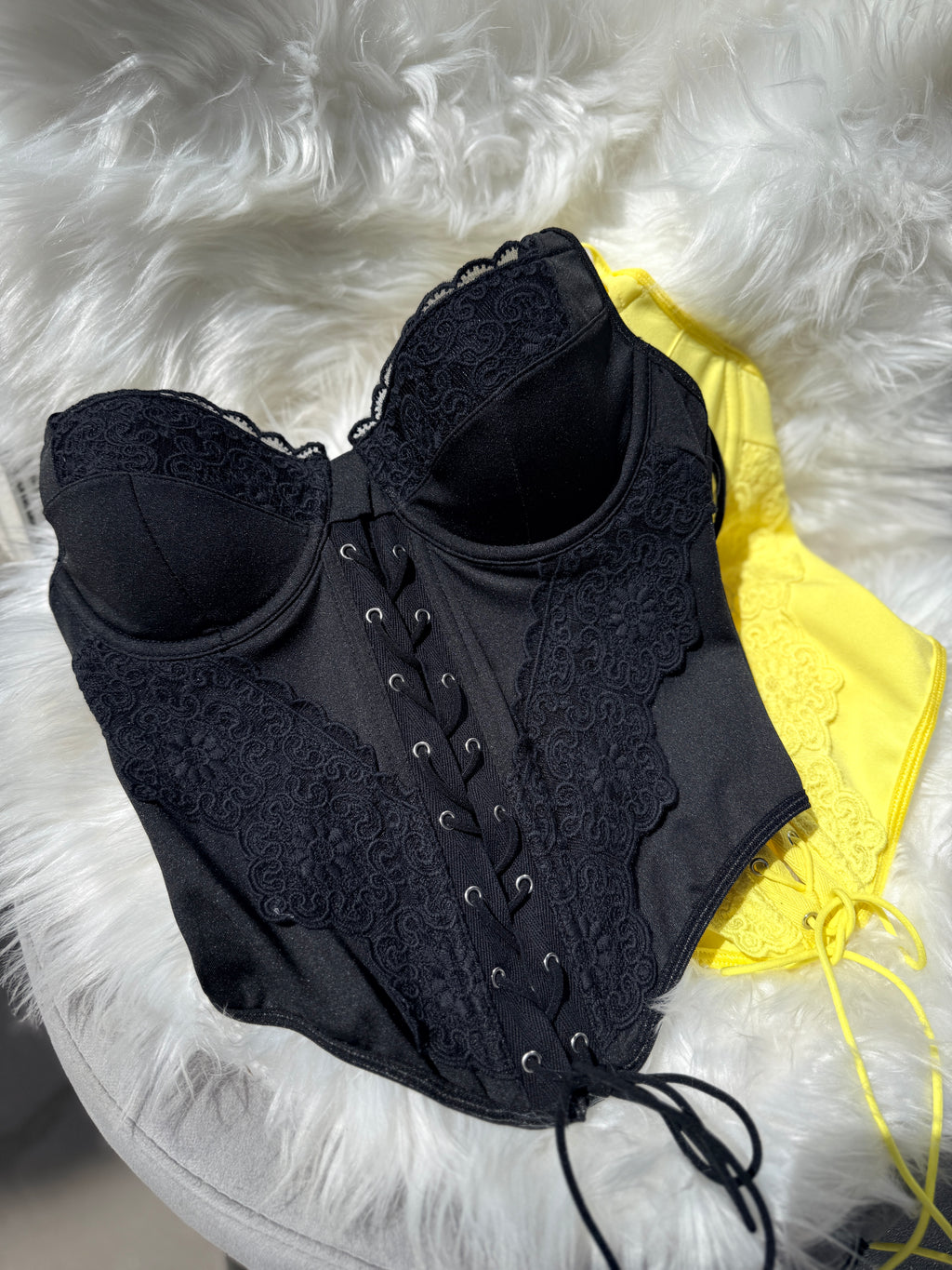 Top Bustier Elegante con Lacci e Dettagli Floreali