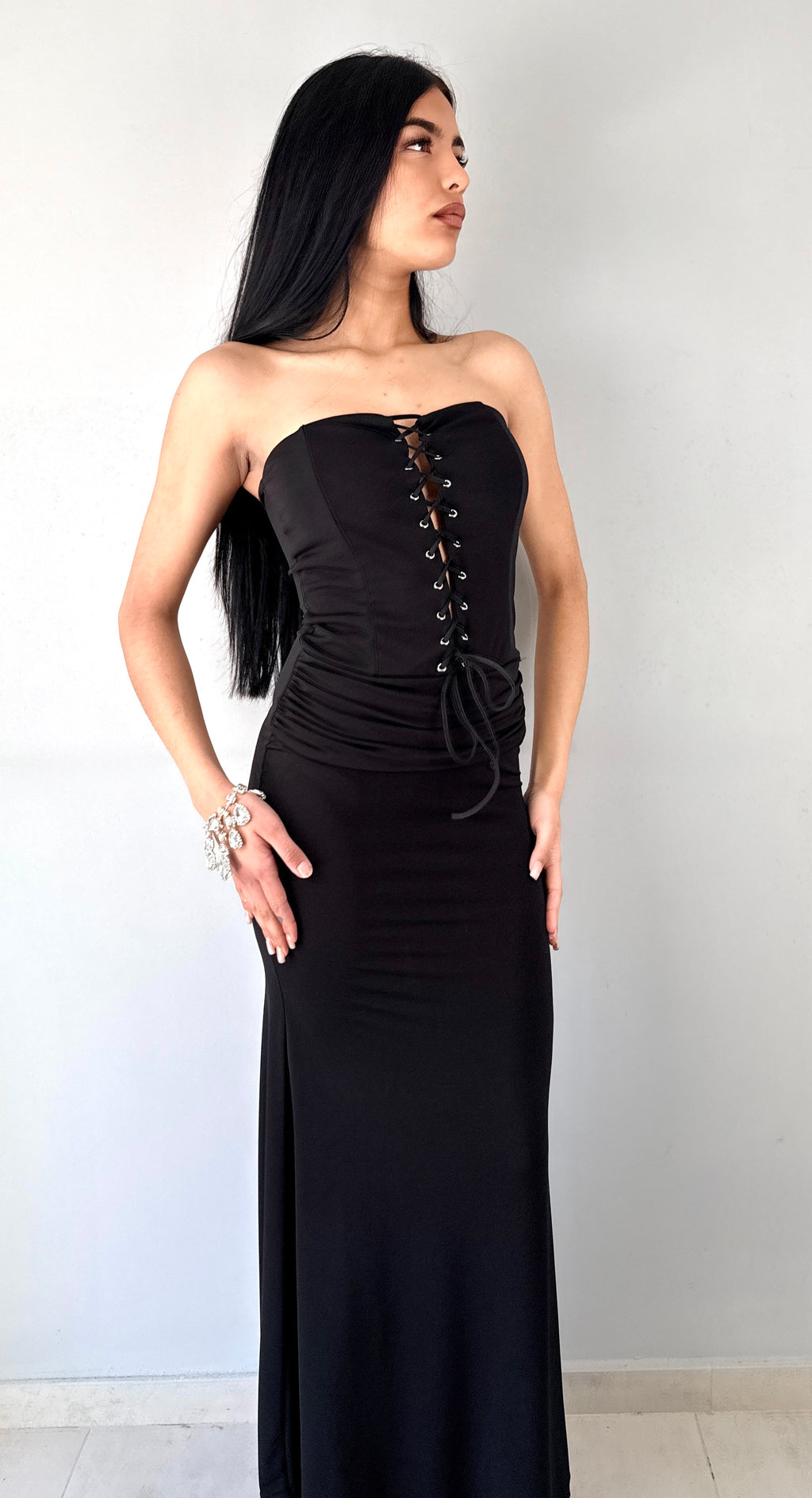 Abito Lungo "Gala Noir" – Scollo a Corsetto e Silhouette a Sirena