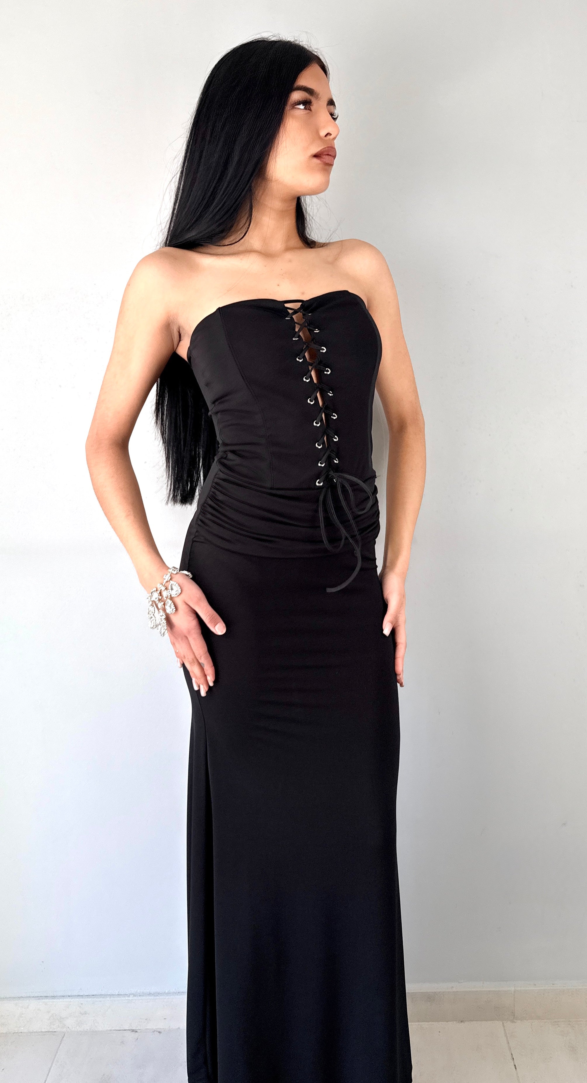 Abito Lungo "Gala Noir" – Scollo a Corsetto e Silhouette a Sirena