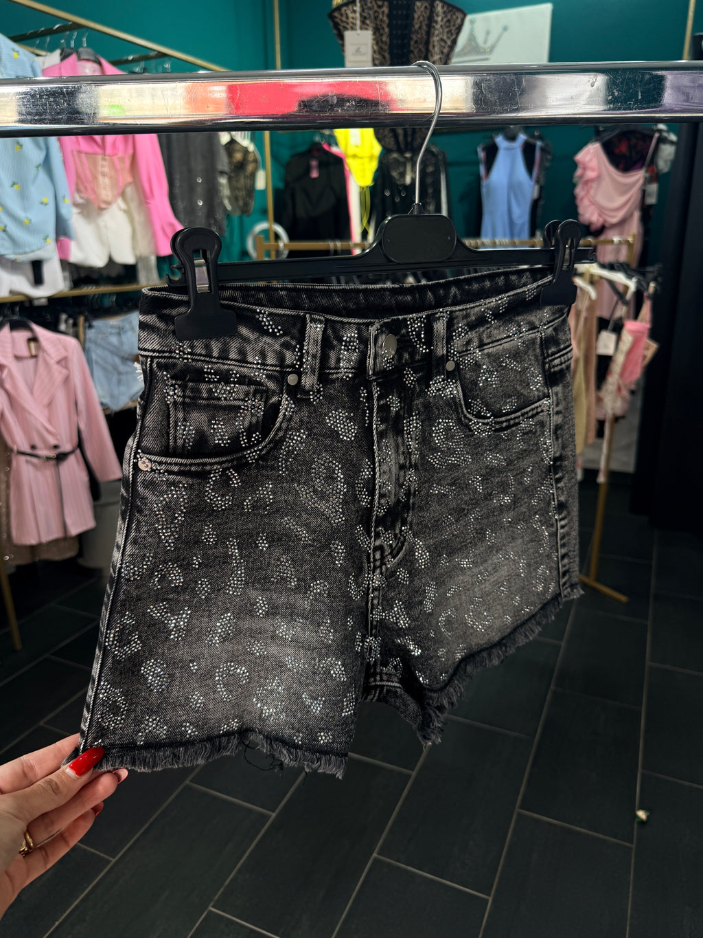 Shorts Denim "Animalier Shine" – Nero Lavato con Strass