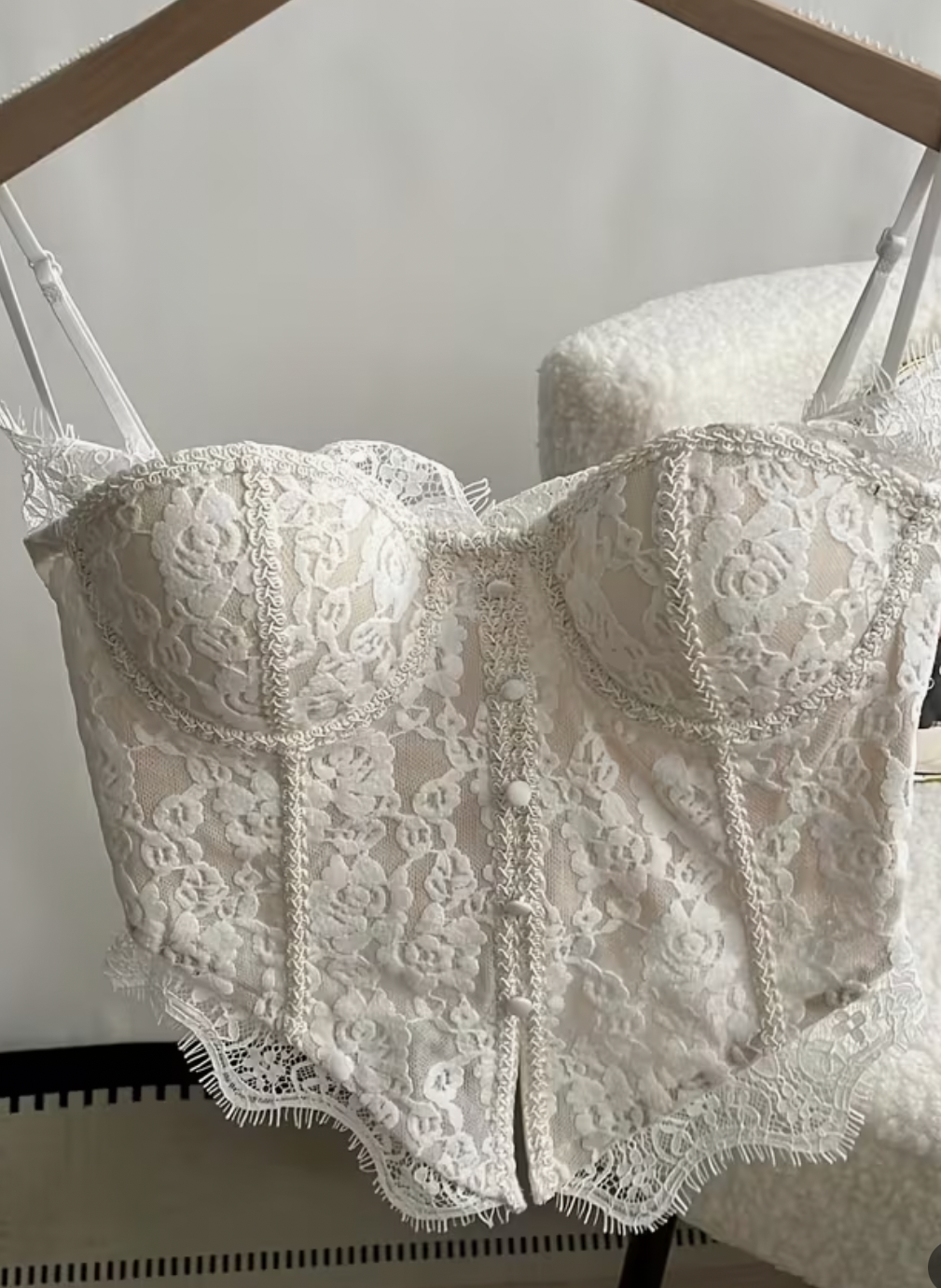 Corsetto in Pizzo Floreale – Eleganza Romantica