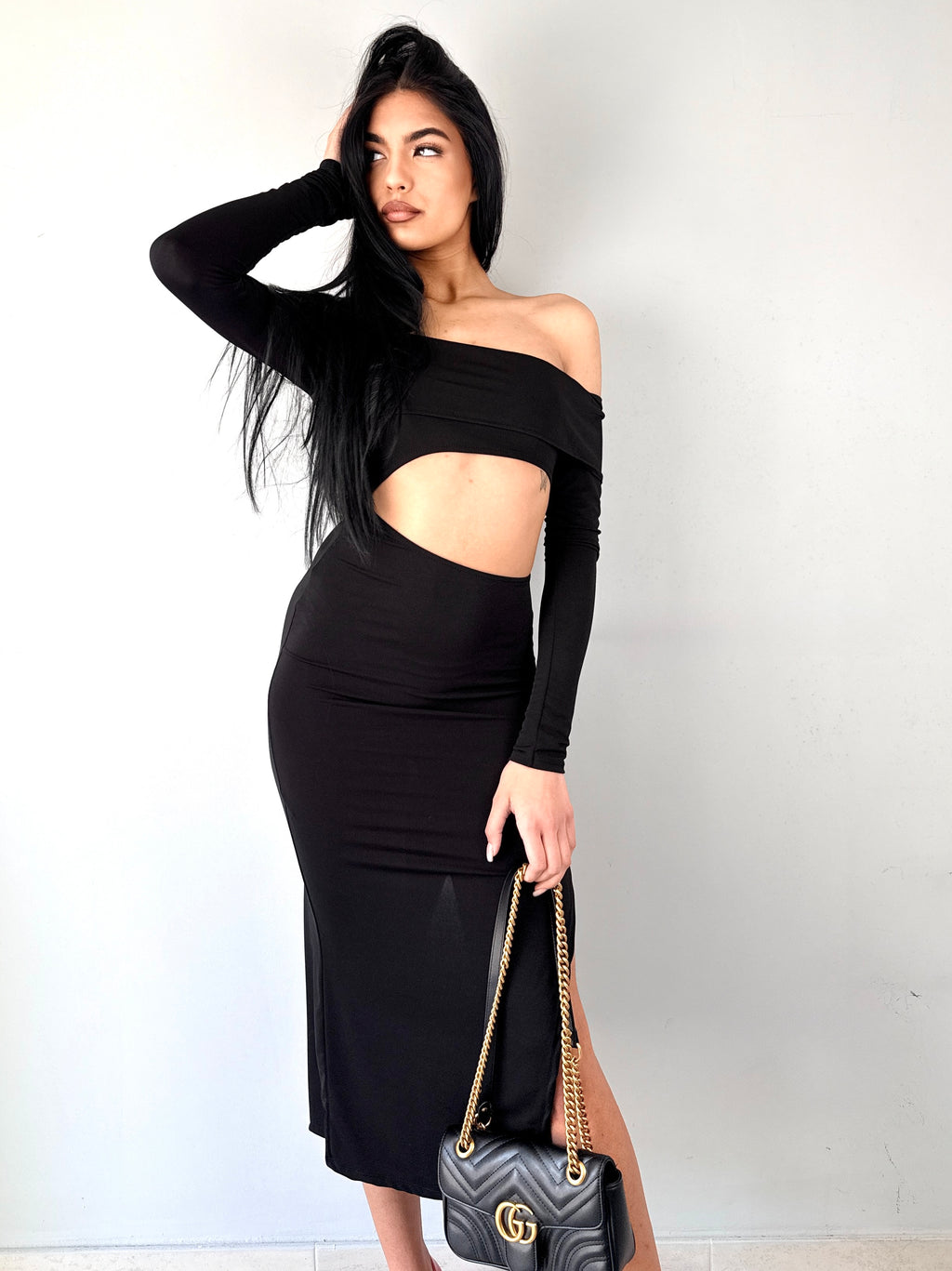 Abito Midi "Noir Cut-Out" – Eleganza Audace