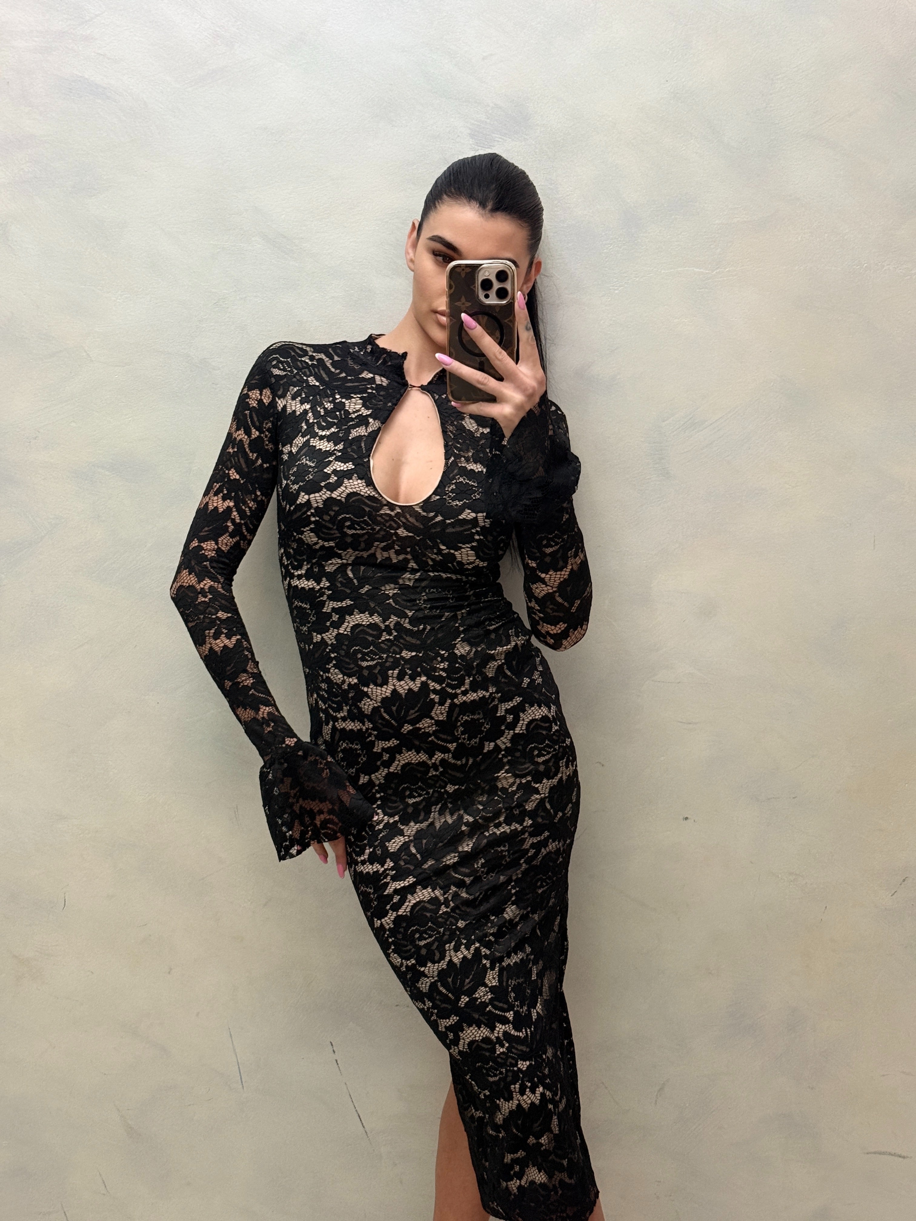 Abito Midi "Lace Elegance" in Pizzo con Maniche a Campana